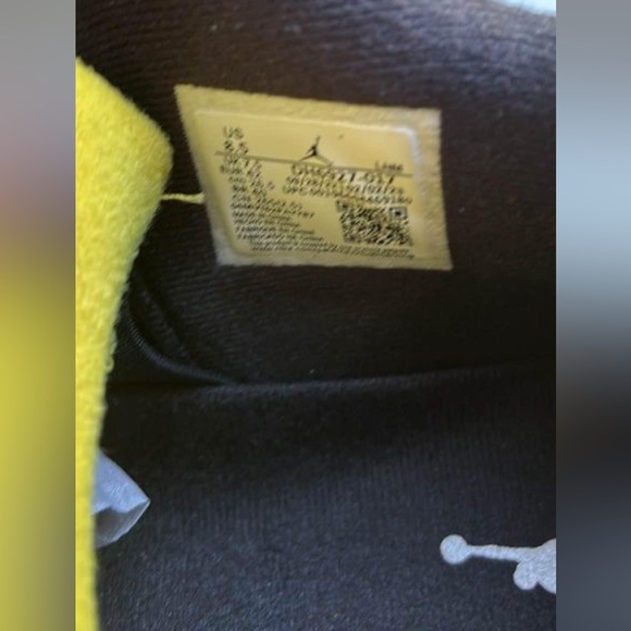 Air Jordan 4s Thunders (yellow & black) - Picture 2 of 3